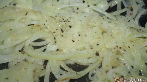 индюшиная печень в сметанно-луковом соусе