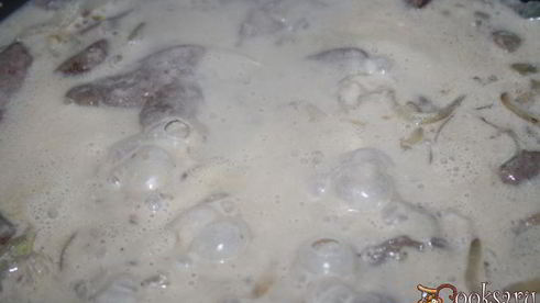 индюшиная печень в сметанно-луковом соусе