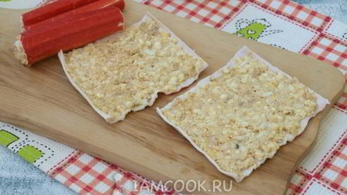 крабовые палочки, фаршированные печенью трески