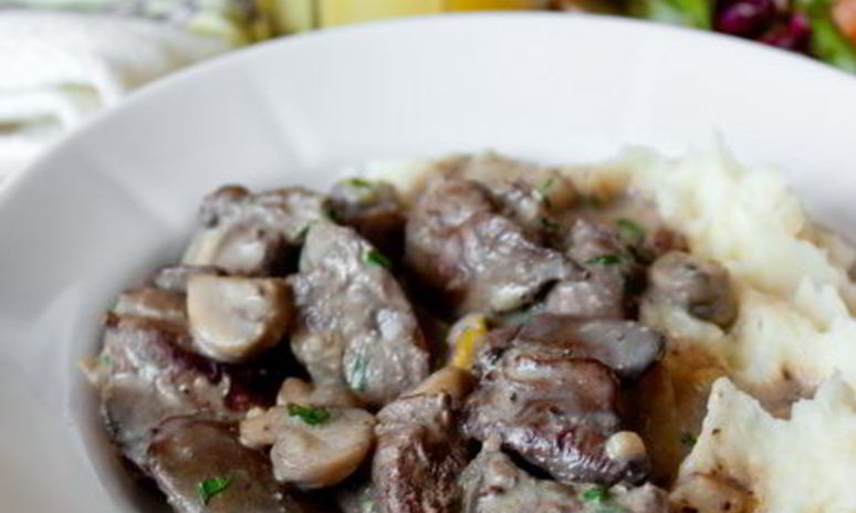 Рецепт куриной печени с грибами в сливочном соусе