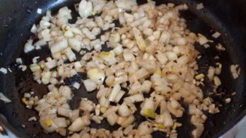 куриная печень с грибами в сливочном соусе