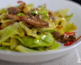 Куриная печень с капустой