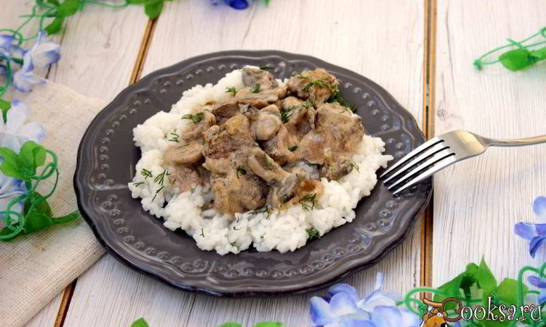 Рецепт куриной печени с маслятами в сметане