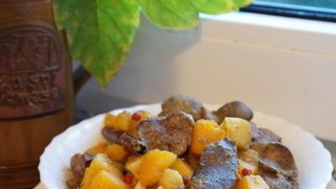 куриная печень с тыквой и яблоками