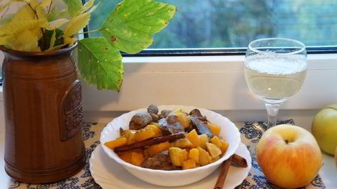 куриная печень с тыквой и яблоками