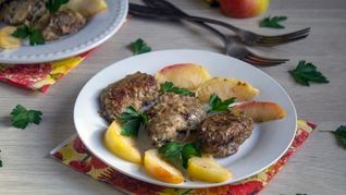 Куриная печень с яблоками