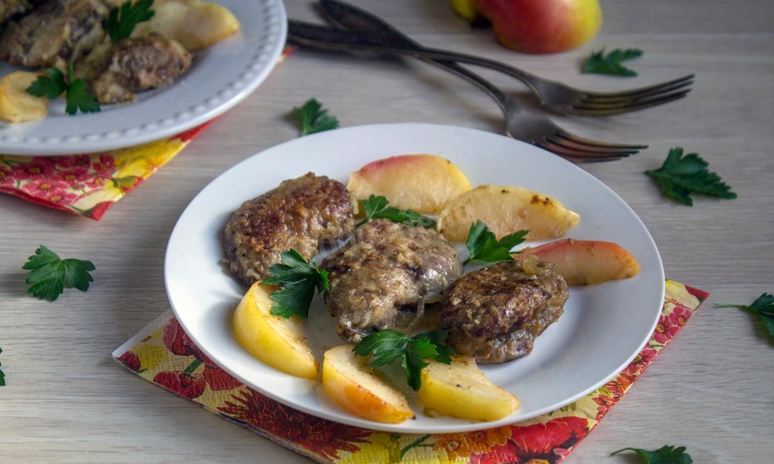 Рецепт куриной печени с яблоками