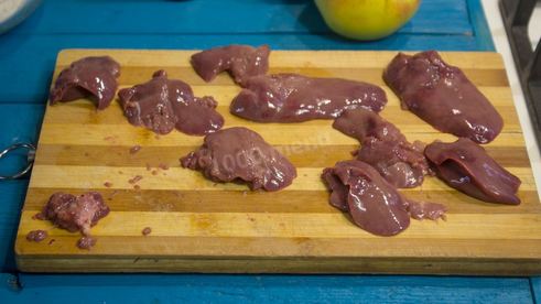 куриная печень с яблоками