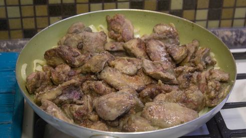 куриная печень с яблоками