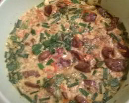 Куриная печень с яйцами, овощами и горчицей, запеченная в микроволновке