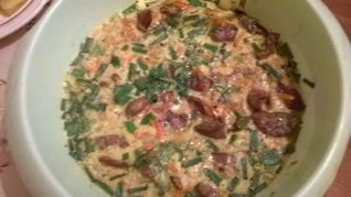 Куриная печень с яйцами, овощами и горчицей, запеченная в микроволновке