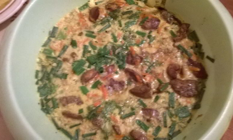 Рецепт куриной печени с яйцами, овощами и горчицей, запеченная в микроволновке
