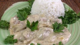 Куриная печень в соусе Морней