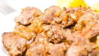 Куриная печень в сырном соусе