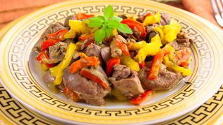 Куриная печень, жаренная с луком и болгарским перцем