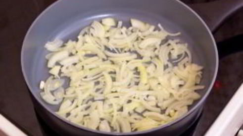 куриная печень, жаренная с луком и болгарским перцем