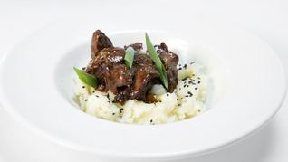 Куриная печенка в соусе терияки с имбирным пюре