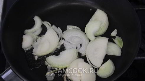 печень говяжья, тушеная в сметане