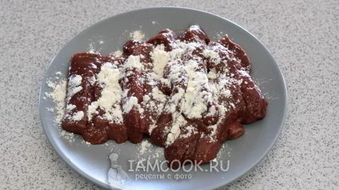 печень говяжья, тушеная в сметане