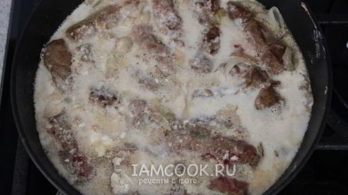 печень говяжья, тушеная в сметане