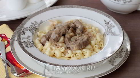 печень говяжья, тушеная в сметане