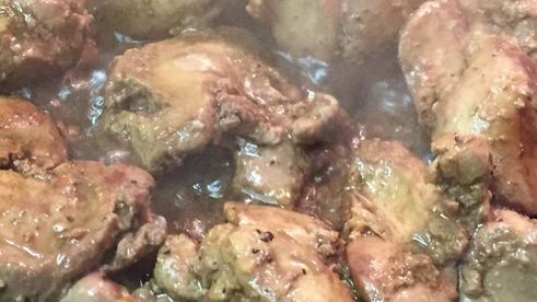 печень куриная с овощами, под ароматными травами