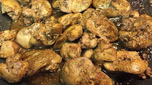 печень куриная с овощами, под ароматными травами