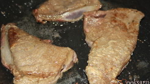 печень нежность в сметанно-луковом соусе