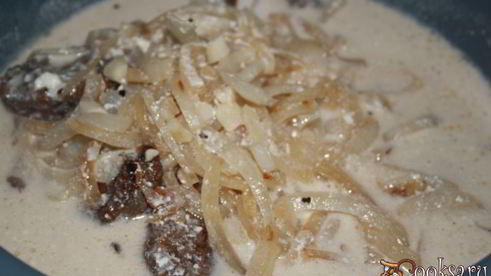 печень нежность в сметанно-луковом соусе