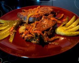 Печень с морковью и солеными огурцами