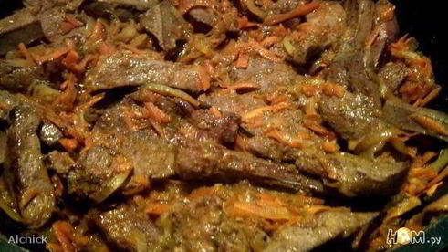 печень с морковью и солеными огурцами