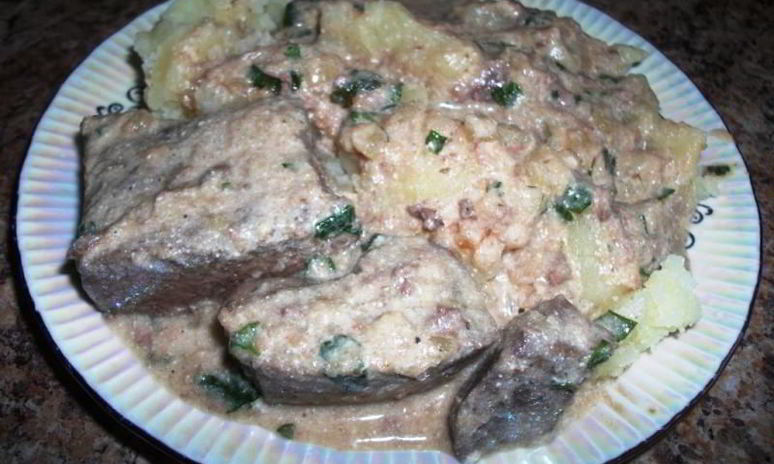 Рецепт печени свиной в соусе на сливках