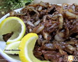 Жареная куриная печень с луком