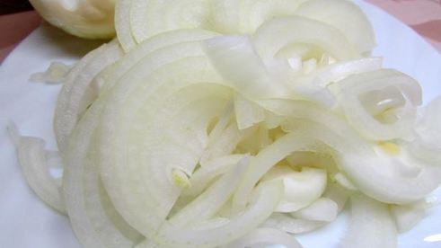 жареная куриная печень с луком