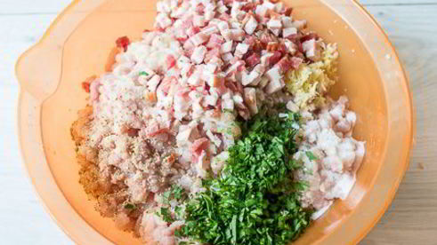 домашние пельмени с курицей и копченой грудинкой