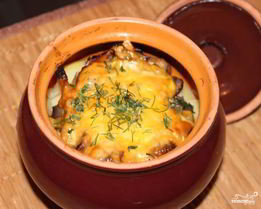 Пельмени, запеченные в горшочке