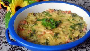 Пельмени, запеченные в сметане с ветчиной и сыром