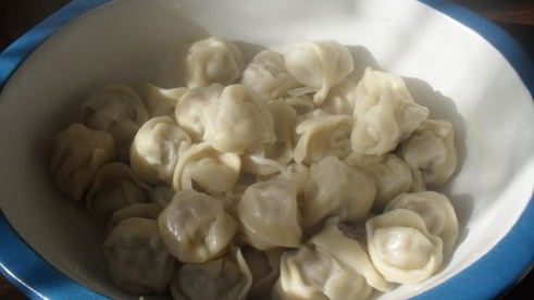 пельмени, запеченные в сметане с ветчиной и сыром