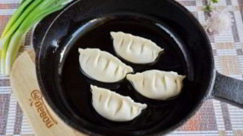 японские жареные пельмешки гедза