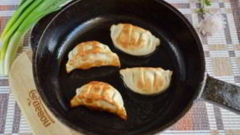 японские жареные пельмешки гедза