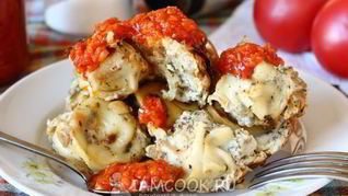 Жареные пельмени с яйцом