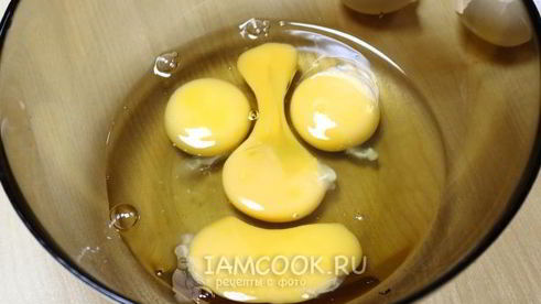 жареные пельмени с яйцом