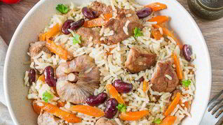 Быстрый плов со свининой и фасолью