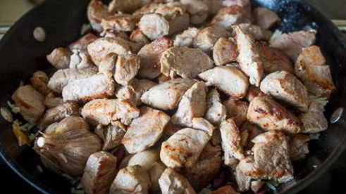 быстрый плов со свининой и фасолью