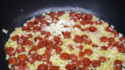 паэлья с креветками и чоризо