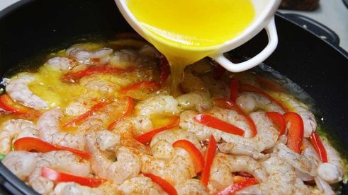 паэлья с креветками и чоризо