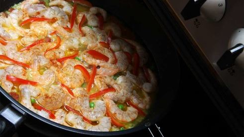 паэлья с креветками и чоризо