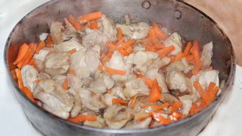 пилав с курицей, булгуром и изюмом