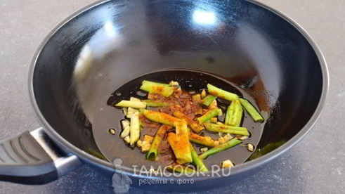 плов из булгура с баклажанами