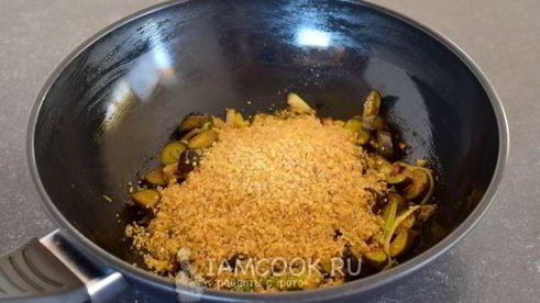 плов из булгура с баклажанами